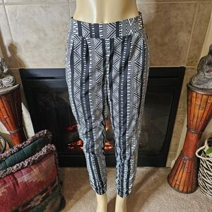 Black and White Geometric Print Women's Pants. Size LARGE